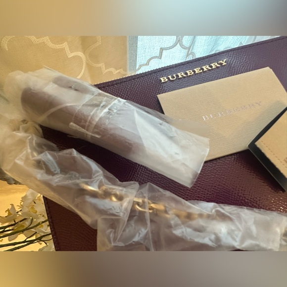 NWT ✨ Burberry Plum Reese D-Ring Chain Strap Leather Crossbody - Picture 4 of 9